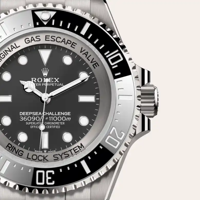 rolex M126067-0002   - La lunetta in ceramica e l’indicazione luminescente