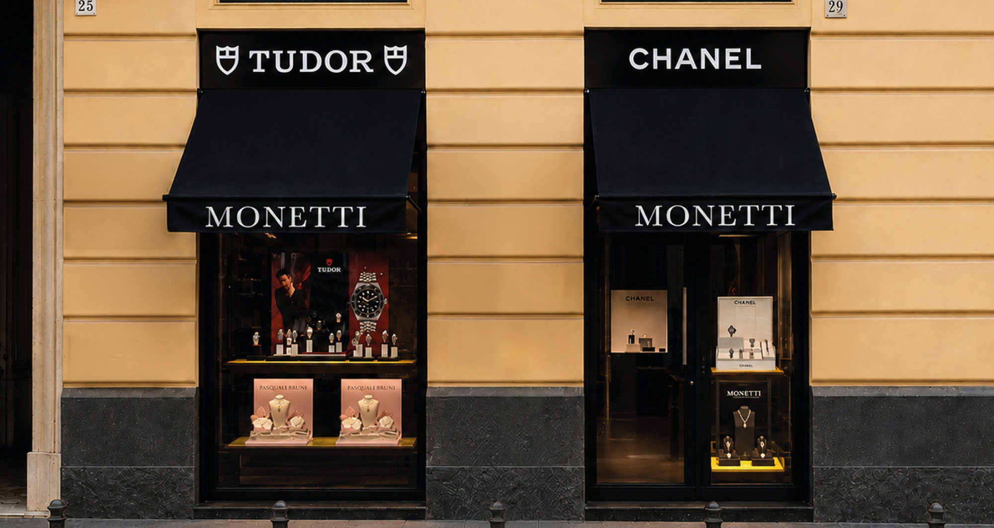 esterno-via-dei-mille Boutique Monetti Orologi in Via dei Mille 25-29, Napoli