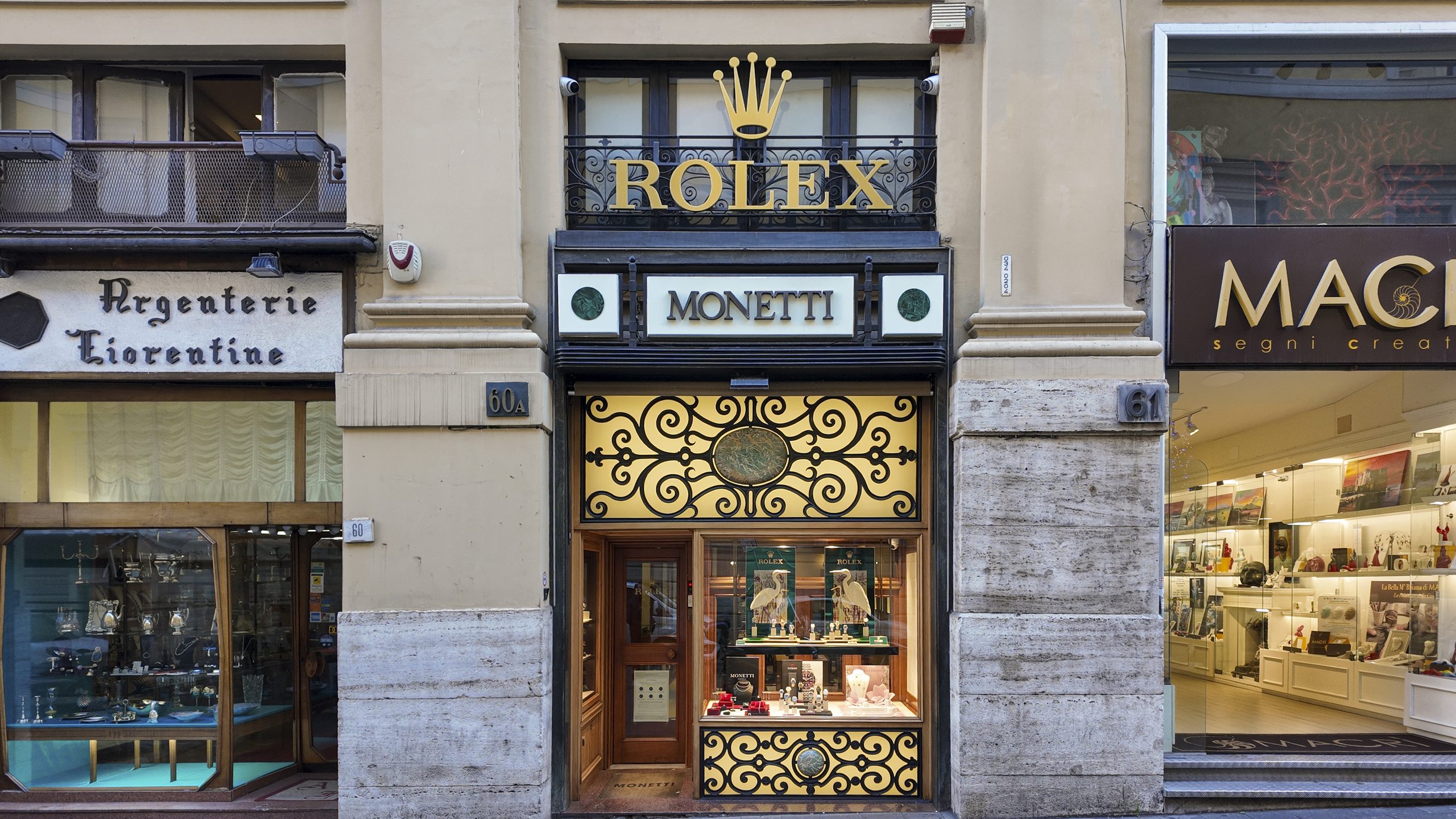Monetti Via Santa Brigida - la storica facciata con le insegne Rolex