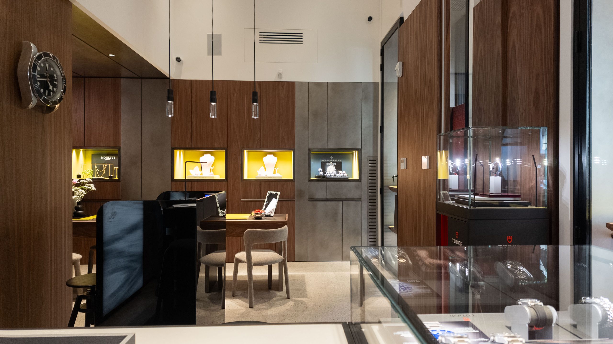 Boutique Monetti Via dei Mille - teca espositiva